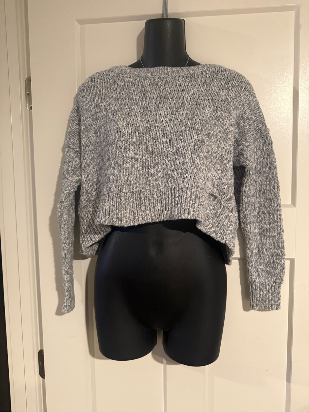Hollister Y2K Style Gray Cropped Knit Sweater - Women's Cozy Pullover S